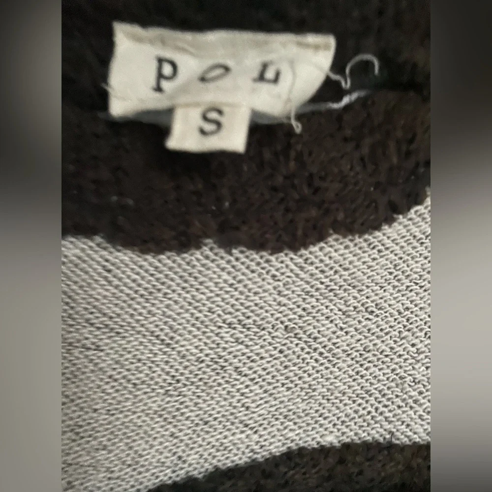 Distressed peace sign sweater - Picture 5 of 5